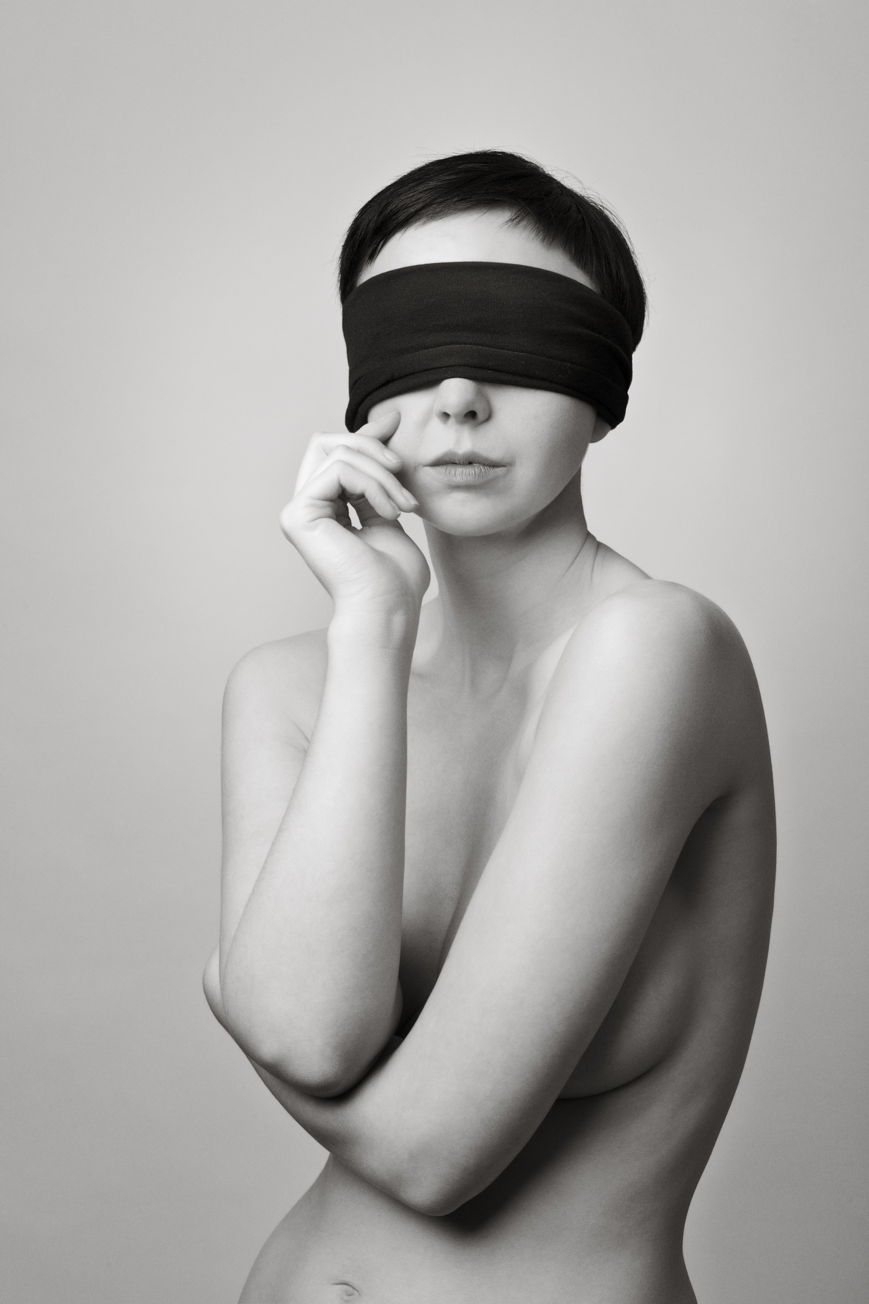6 creative ways to use blindfolds during sex